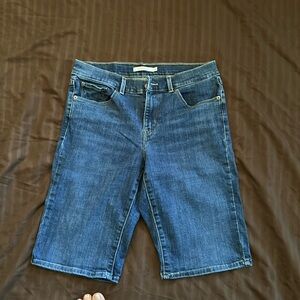 Levi’s Bermuda shorts size 28